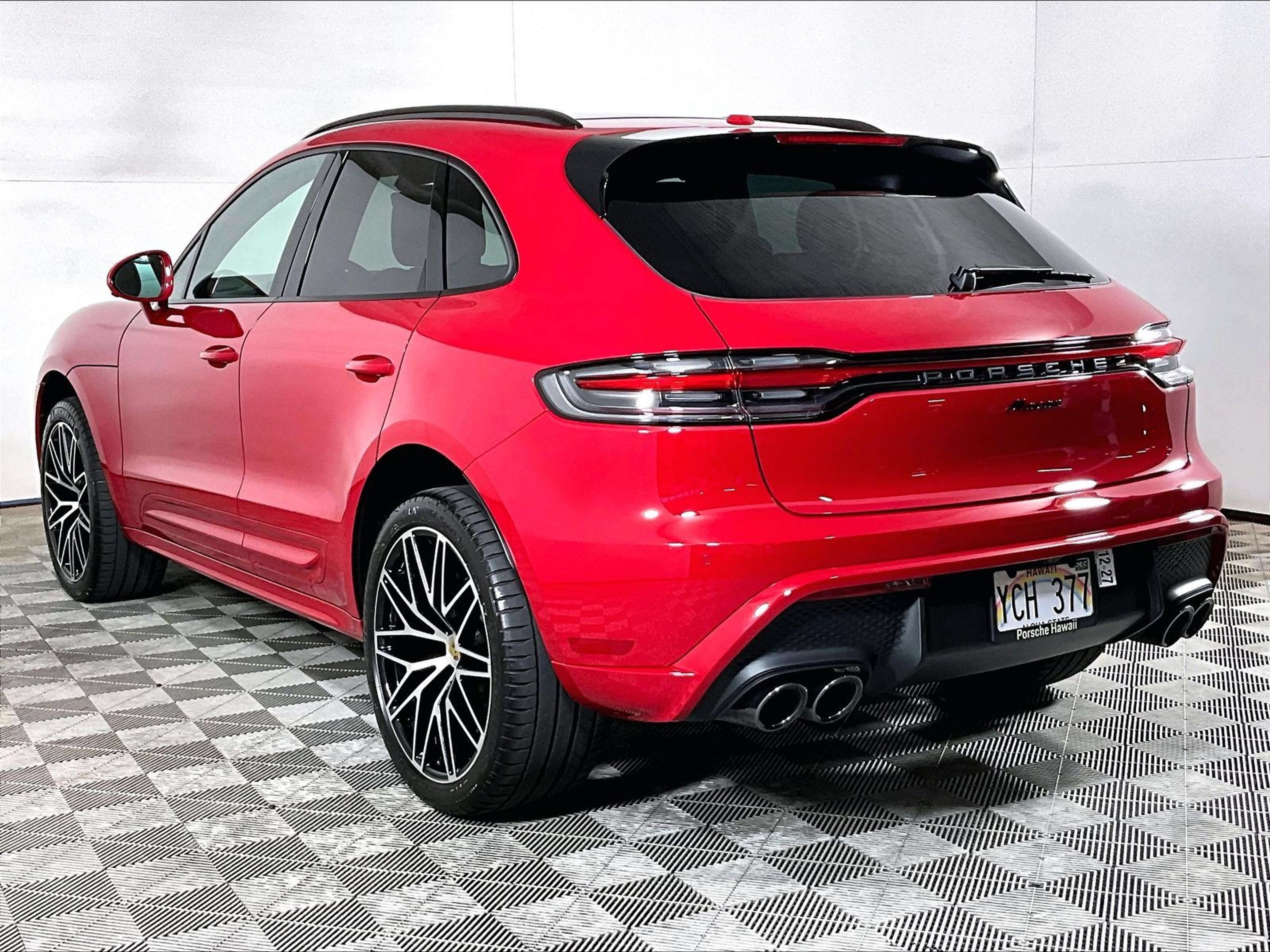 Used 2026 Porsche Macan AWD/4WD image 3