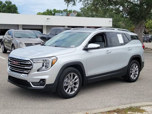 Used 2022 GMC Terrain SLT w/ LPO, Floor Liner Package FWD image 3