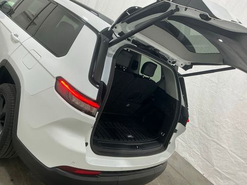 Used 2023 Jeep Grand Cherokee L Limited w/ Black Appearance Package image 22