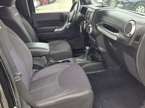 Used 2014 Jeep Wrangler Unlimited Sahara w/ Connectivity Group image 11