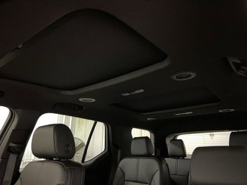 Used 2023 Chevrolet Traverse RS image 40