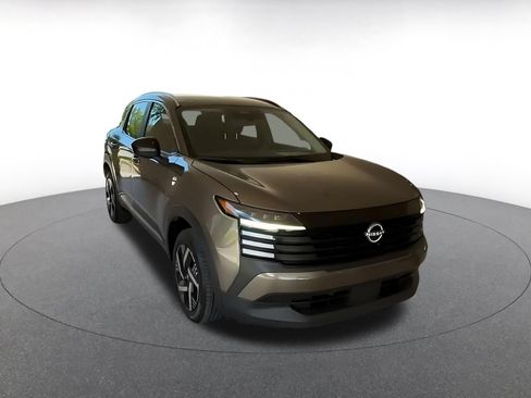 Used 2026 Nissan Kicks SV w/ Cold Weather Package FWD image 3