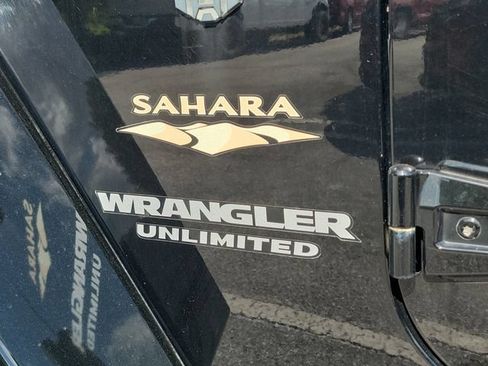 Used 2015 Jeep Wrangler Unlimited Sahara w/ Dual Top Group AWD/4WD image 5