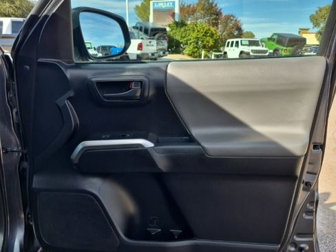 Used 2021 Toyota Tacoma image 17