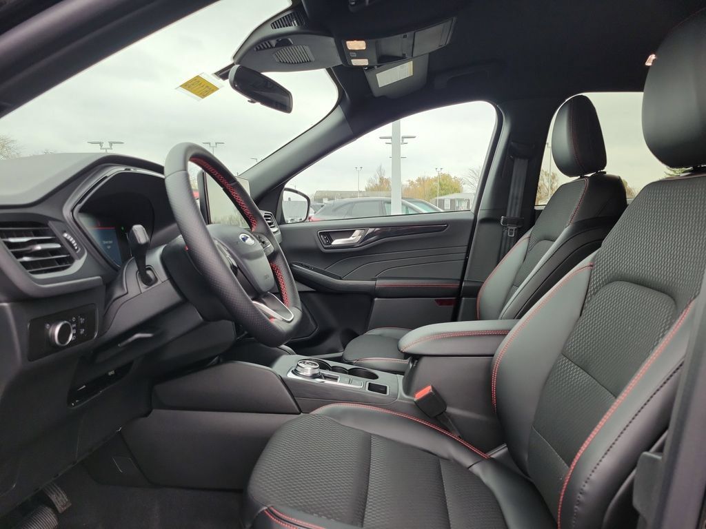 New 2026 Ford Escape ST-Line w/ Tech Pack #1 AWD/4WD image 16