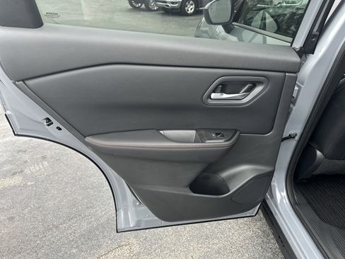 Used 2025 Nissan Rogue SV image 23