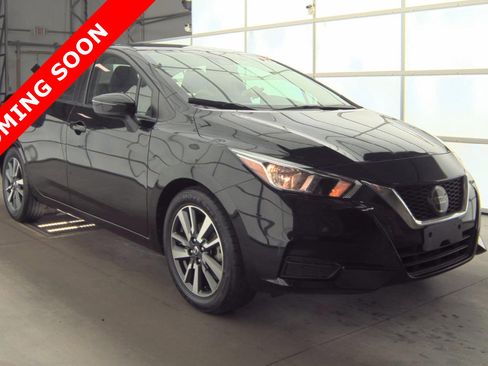 Used 2021 Nissan Versa SV image 3