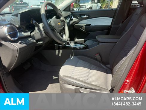 Used 2025 Chevrolet Trax LT FWD image 14