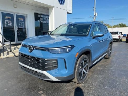 New 2025 Volkswagen Tiguan SE w/ Panoramic Sunroof Package image 6