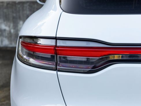 Certified 2023 Porsche Macan S image 18
