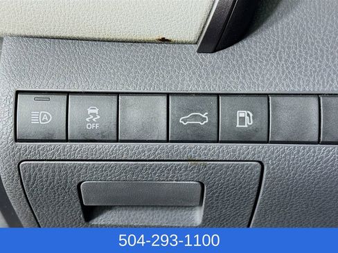 Used 2018 Toyota Camry LE image 10