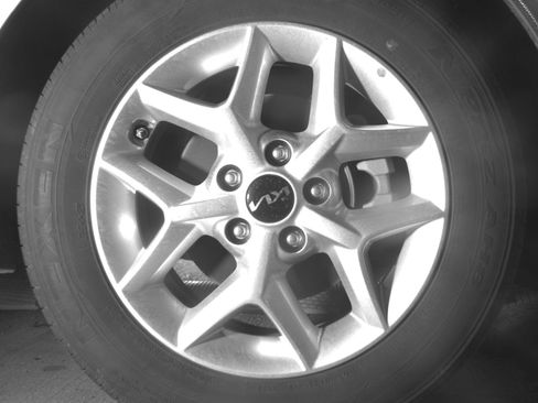 Used 2025 Kia Soul LX w/ LX Technology Package FWD image 18