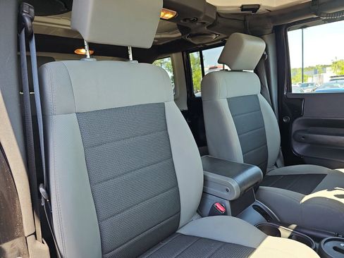 Used 2010 Jeep Wrangler Unlimited Sahara w/ Dual Top Group AWD/4WD image 11
