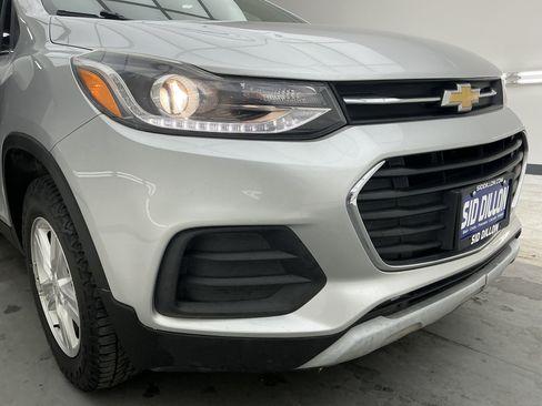 Used 2017 Chevrolet Trax LT w/ LT Convenience Package image 26