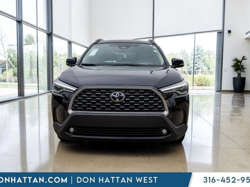 Used 2025 Toyota Corolla Cross XLE AWD/4WD image 23
