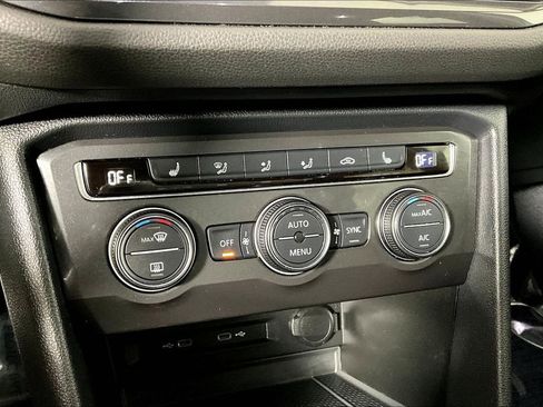 Used 2021 Volkswagen Tiguan SE w/ Panoramic Sunroof Package image 33