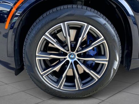 Used 2025 BMW X5 xDrive50e w/ M Sport Package image 12
