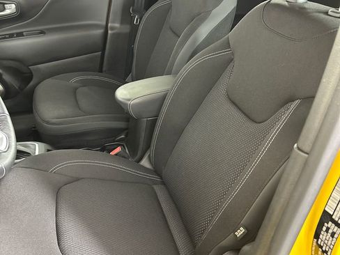 Used 2023 Jeep Renegade Latitude w/ Premium Group AWD/4WD image 12
