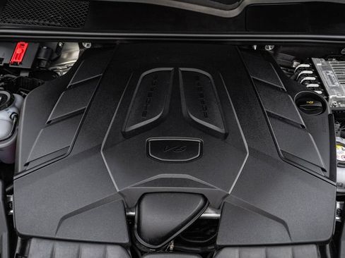 Certified 2025 Porsche Cayenne E-Hybrid Coupe AWD/4WD image 30