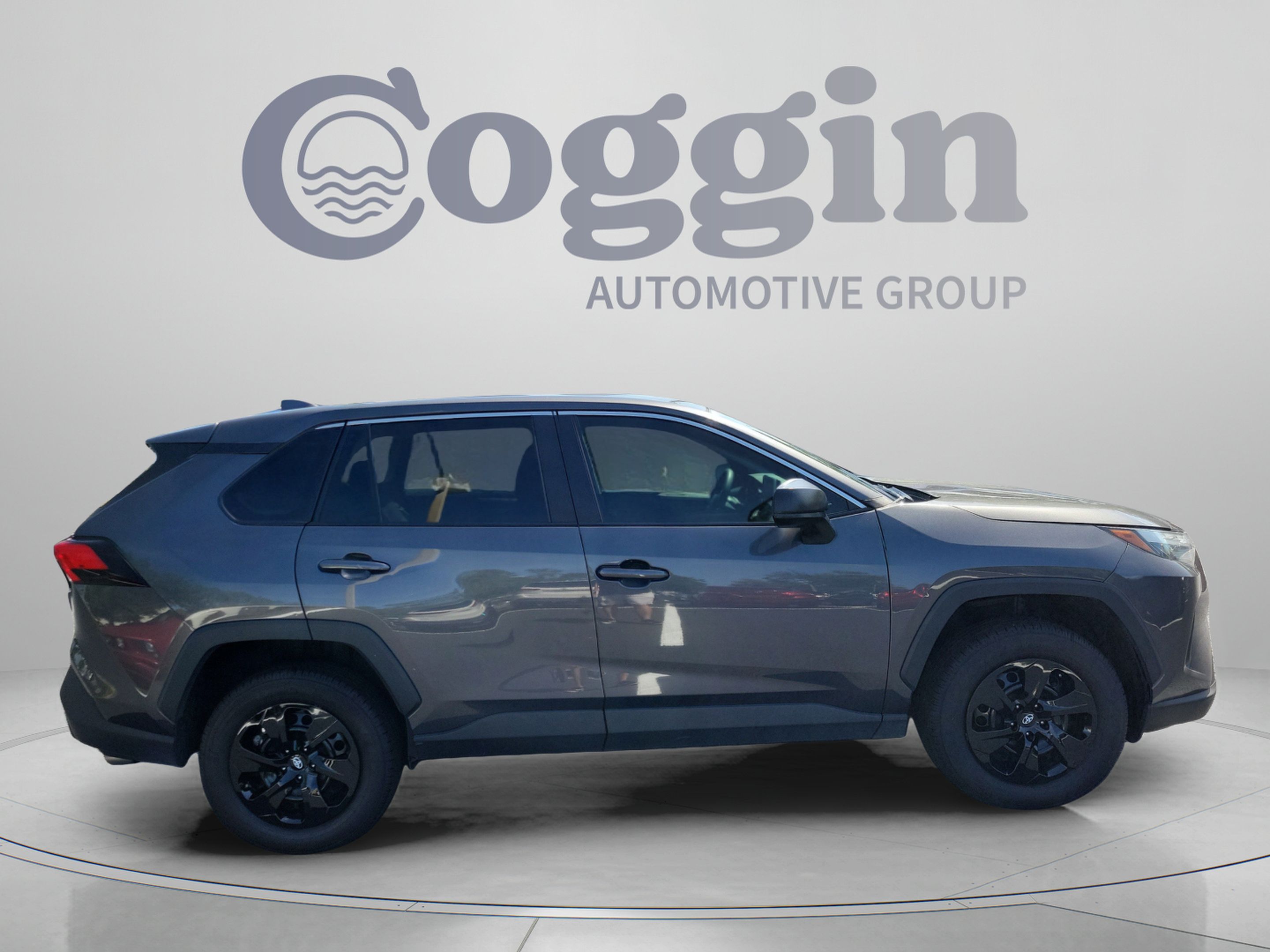 Used 2025 Toyota RAV4 LE FWD image 4