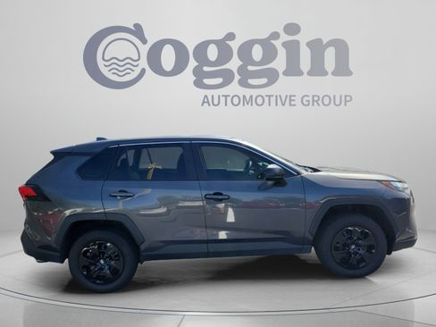 Used 2025 Toyota RAV4 LE FWD image 4