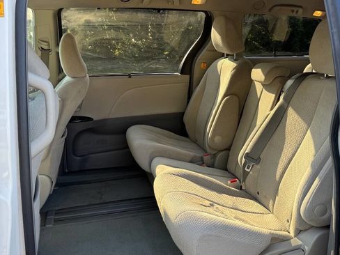 Used 2012 Toyota Sienna LE FWD image 10