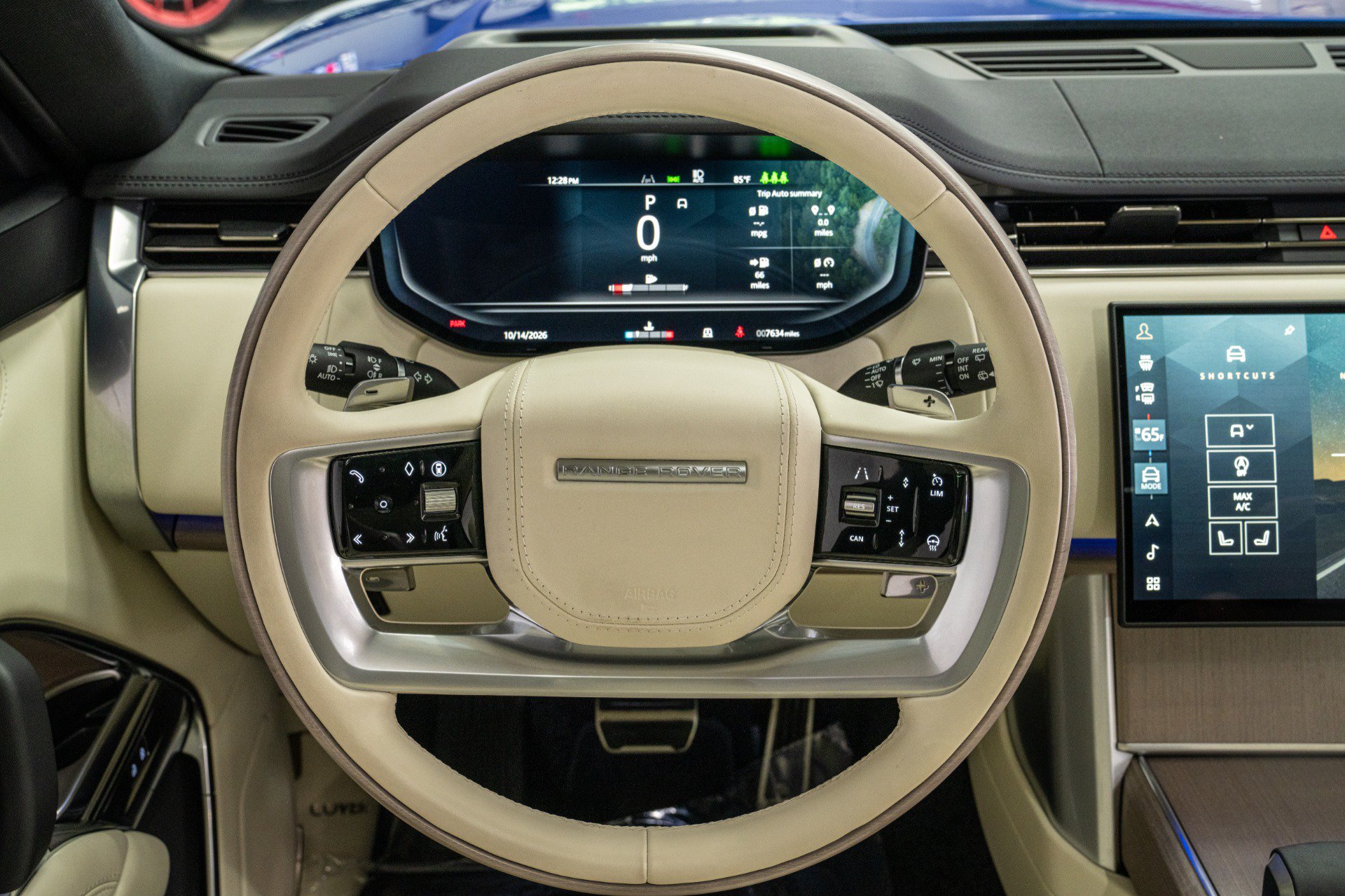 Used 2025 Land Rover Range Rover SE AWD/4WD image 14