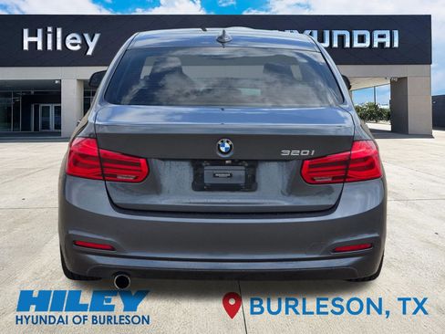 Used 2018 BMW 320i Sedan RWD image 6