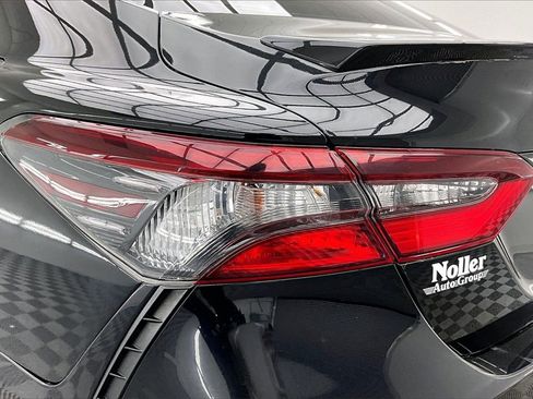 Used 2021 Toyota Camry SE image 30