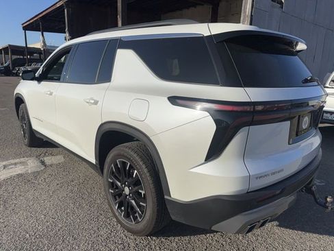 Used 2025 Chevrolet Traverse LT w/ Sun and Wheel Package image 8