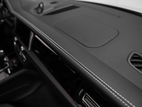 New 2026 Porsche Macan image 23