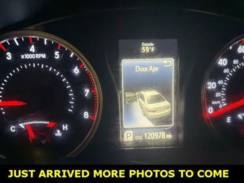 Used 2017 Toyota Camry SE image 4