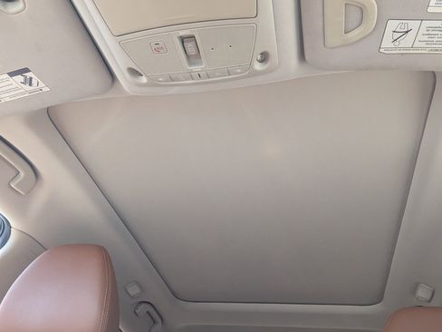 Used 2017 Nissan Rogue SL w/ SL Premium Package image 12