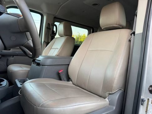 Used 2017 Nissan NV 3500 SL RWD image 10