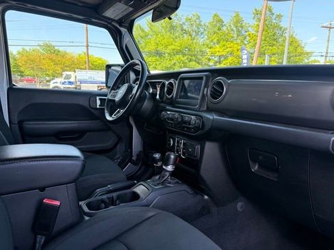 Used 2021 Jeep Wrangler Unlimited Sahara AWD/4WD image 27