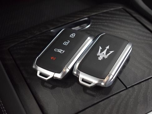 Used 2025 Maserati Grecale Modena AWD/4WD image 41