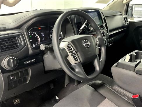 Used 2023 Nissan Titan SV image 16
