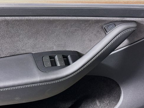 Used 2024 Tesla Model Y 2WD image 15