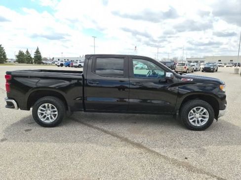 Used 2022 Chevrolet Silverado 1500 LT w/ Z71 Off-Road Package AWD/4WD image 4