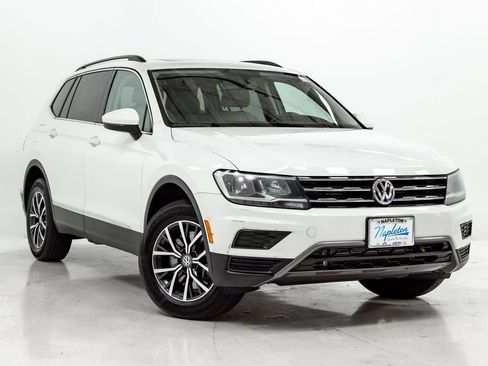 Used 2020 Volkswagen Tiguan SE w/ Panoramic Sunroof Package AWD/4WD image 6