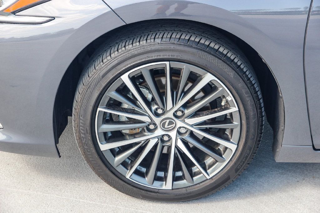 Certified 2025 Lexus ES 300h w/ Premium Package FWD image 11