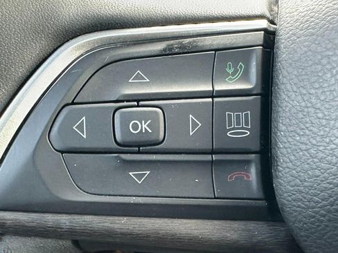 Used 2024 Jeep Grand Cherokee Limited image 21