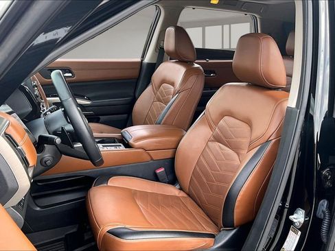 Used 2024 Nissan Pathfinder Platinum w/ Cargo Package image 20