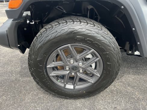 Used 2024 Jeep Wrangler Unlimited Sport AWD/4WD image 9