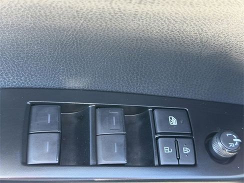 Used 2025 Toyota Camry SE w/ Convenience Package image 24