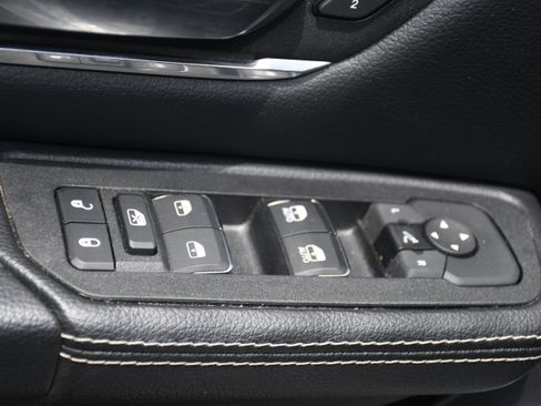 Used 2025 RAM 1500 Laramie AWD/4WD image 9