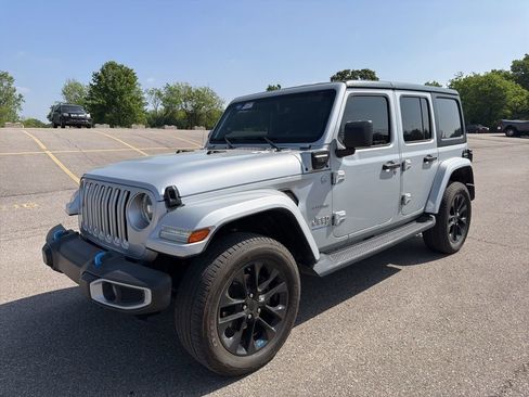 Used 2023 Jeep Wrangler Unlimited Sahara w/ Cold Weather Group AWD/4WD image 3