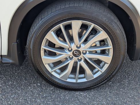 Certified 2024 INFINITI QX50 Luxe image 10