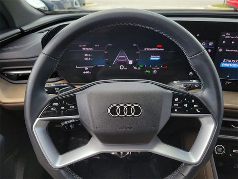 Used 2025 Audi Q5 Premium w/ Convenience Package image 8