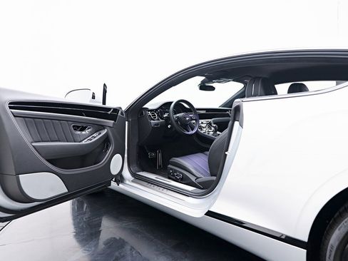 Used 2024 Bentley Continental GT image 38